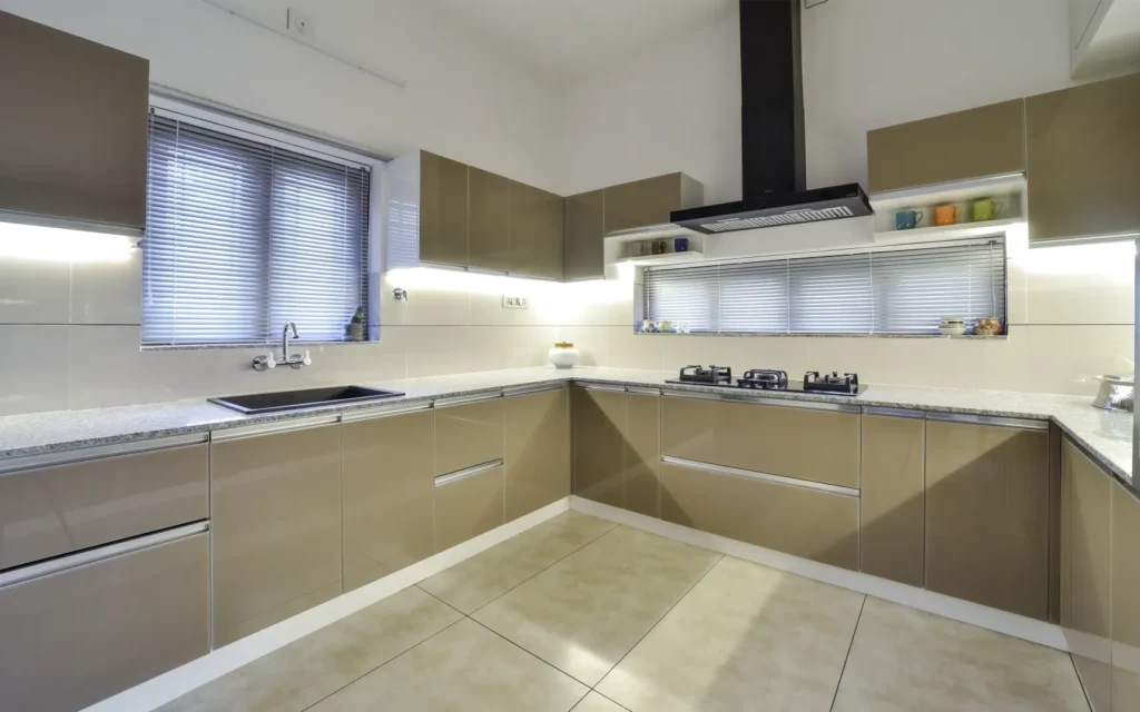 U-shaped kitchen with granite countertop and window – Trikkur Residence Thrissur